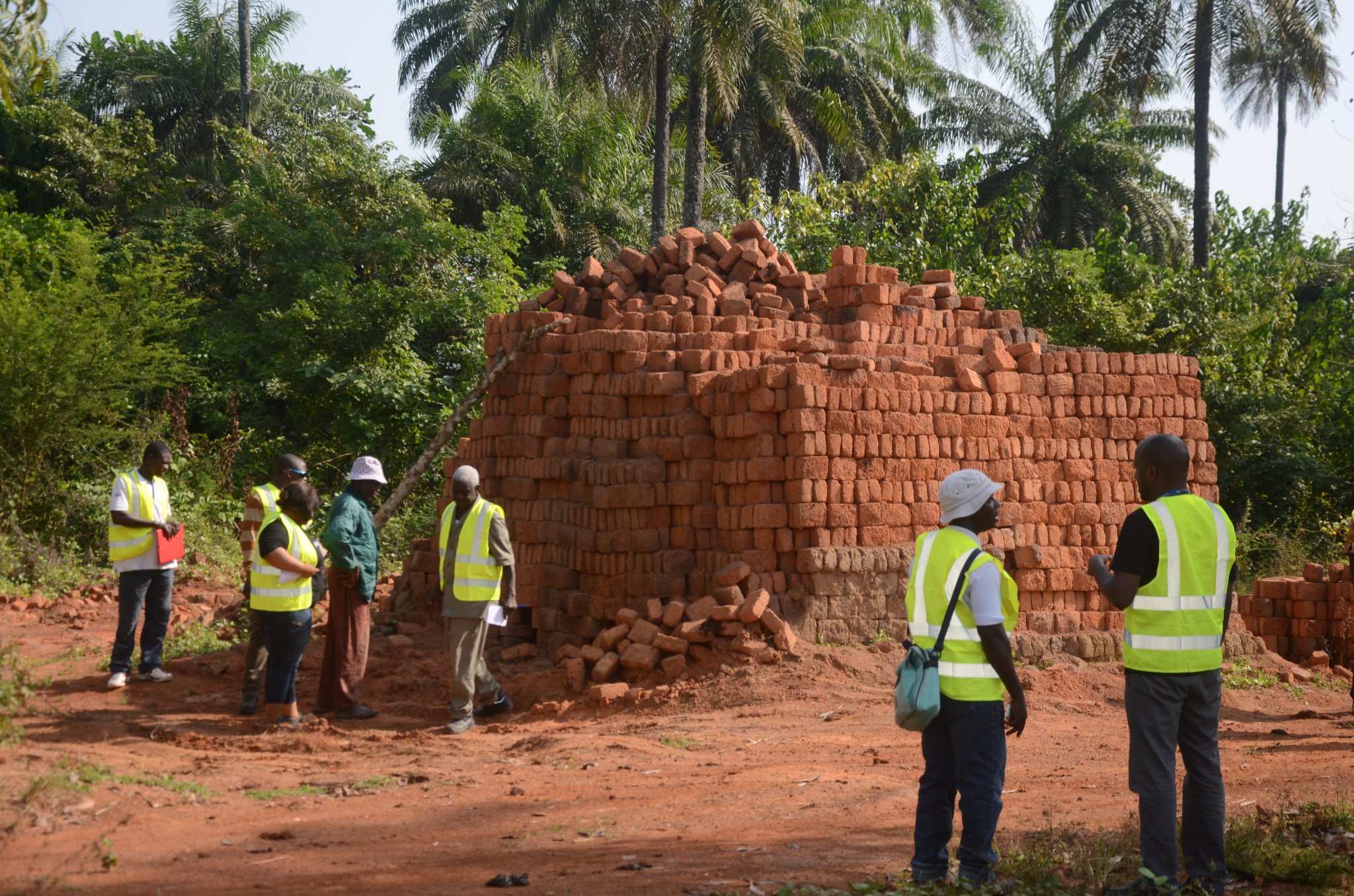 Construction materials, produced in #ASM sites, are essential for housing #SDGs. Find out more re #DevMin: https://t.co/QbiOlYyu7F #shareasm https://t.co/q4y5PaeKKK