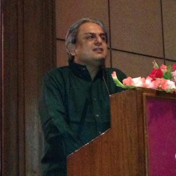 Mihir from AIDMI India "sells" his poster at CBA8 #CBA8 http://t.co/w7oq5qbgI3