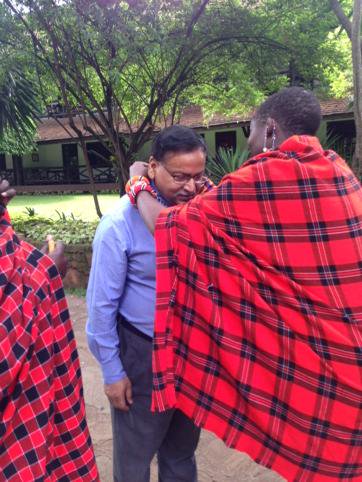Being given a Maasai necklace by Solatun and Stephen #CBA9 http://t.co/EvOVYZowLA