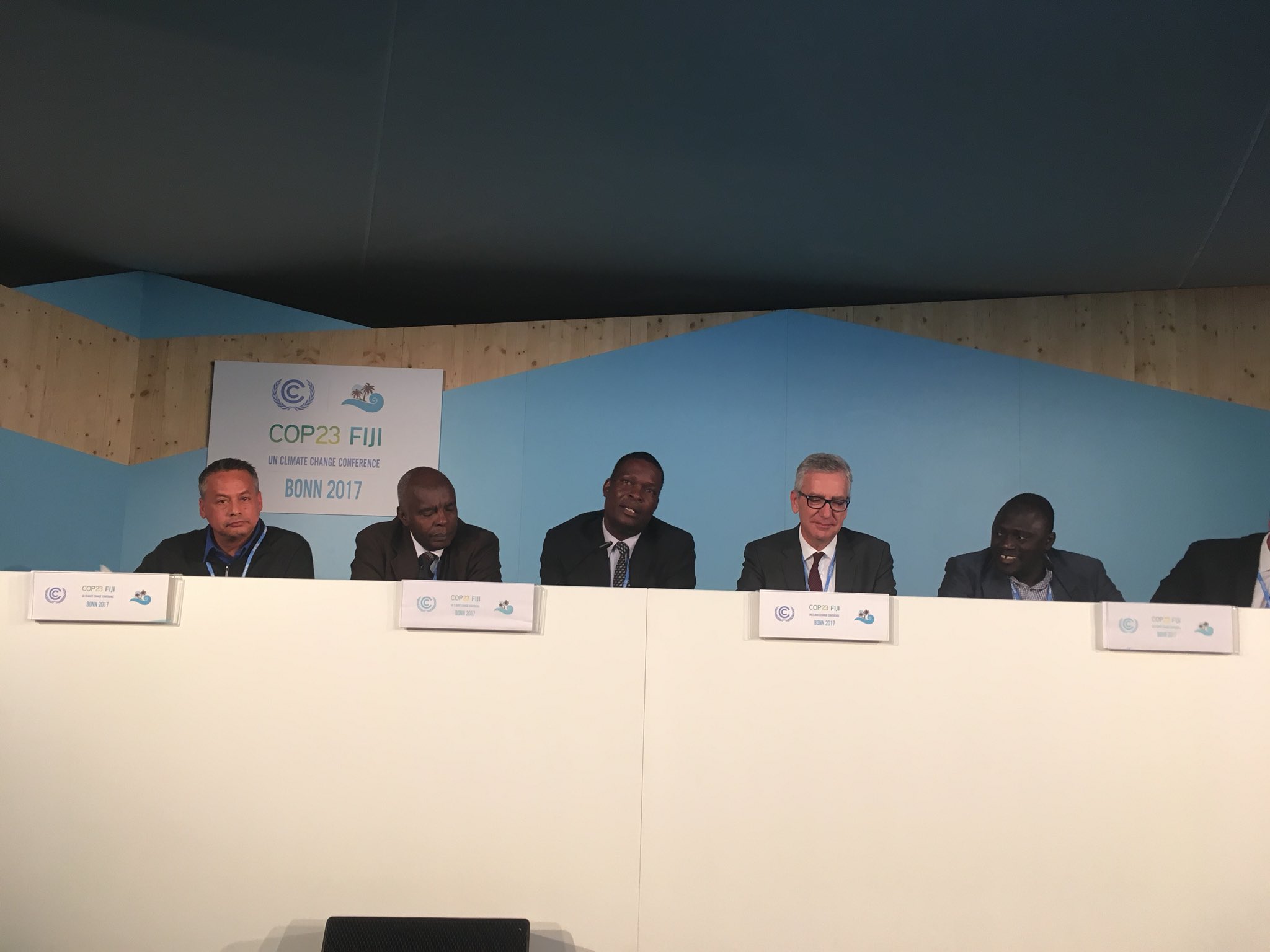 Peter Odhengo from Kenya Treasury speaks to challenge of getting climate finance to frontline, and providing enabling environment for action by Counties - need to bring private investment to the county too. Kenya set up climate fund & access @GCF_News #MoneyWhereItMatters @COP23 https://t.co/WjONHKoHYh