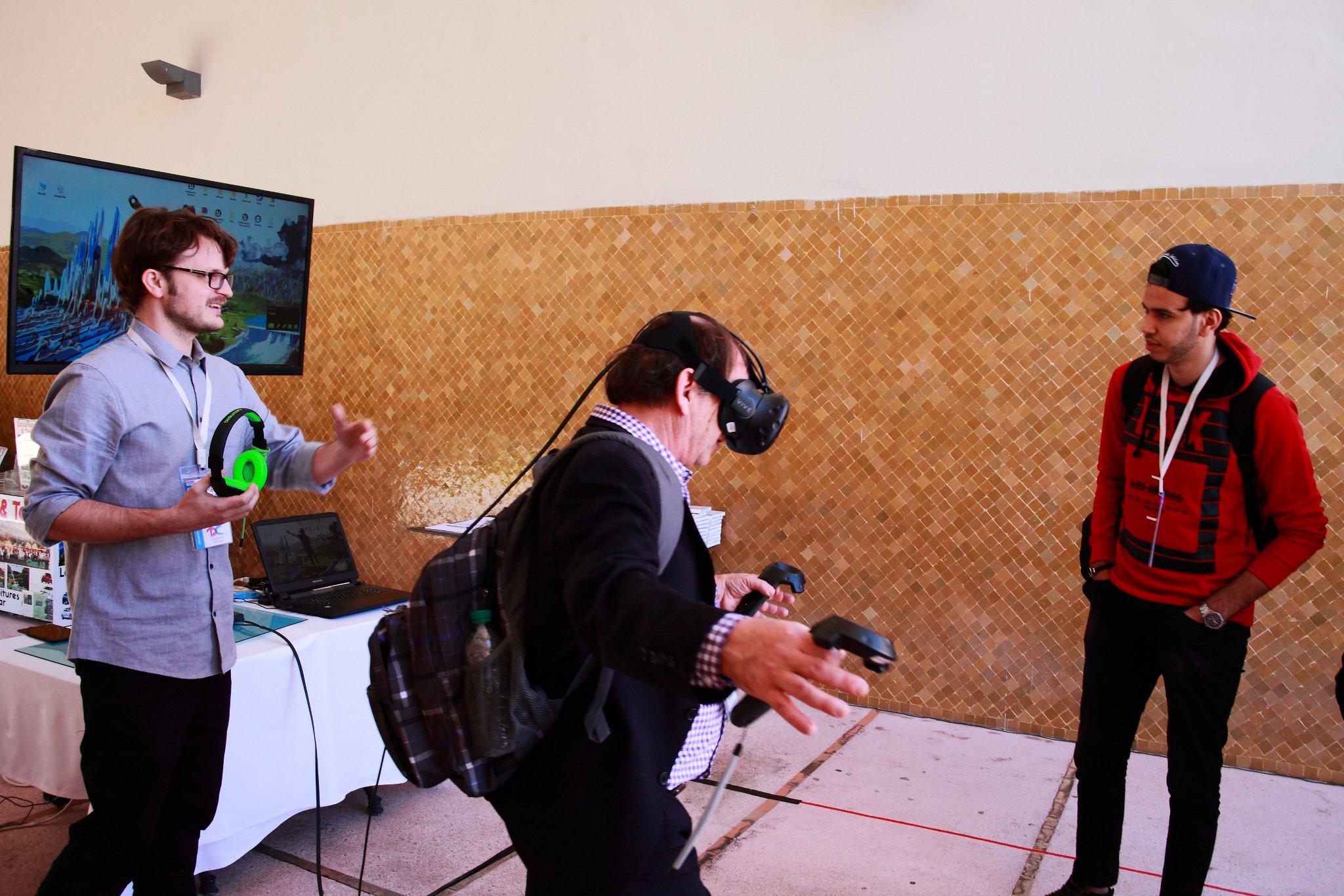 Fly from #Arctic to #Togo with @GFDRR @visyon360 @RCClimate #VirtualReality experience at #DCDays (in Marrakech) - https://t.co/9IXc6yg1qs https://t.co/GVBfPAxkGo