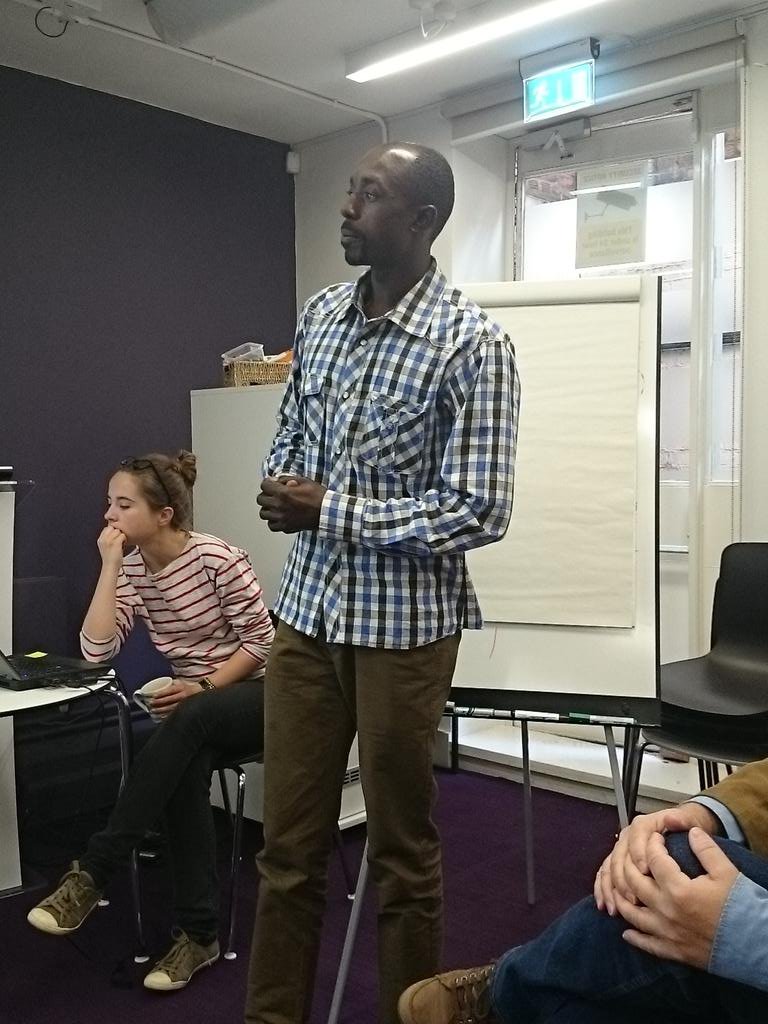 How to build relationships with citizens through stories @fmusinguzi #commslearningweek http://t.co/AkhVXKCN8Z