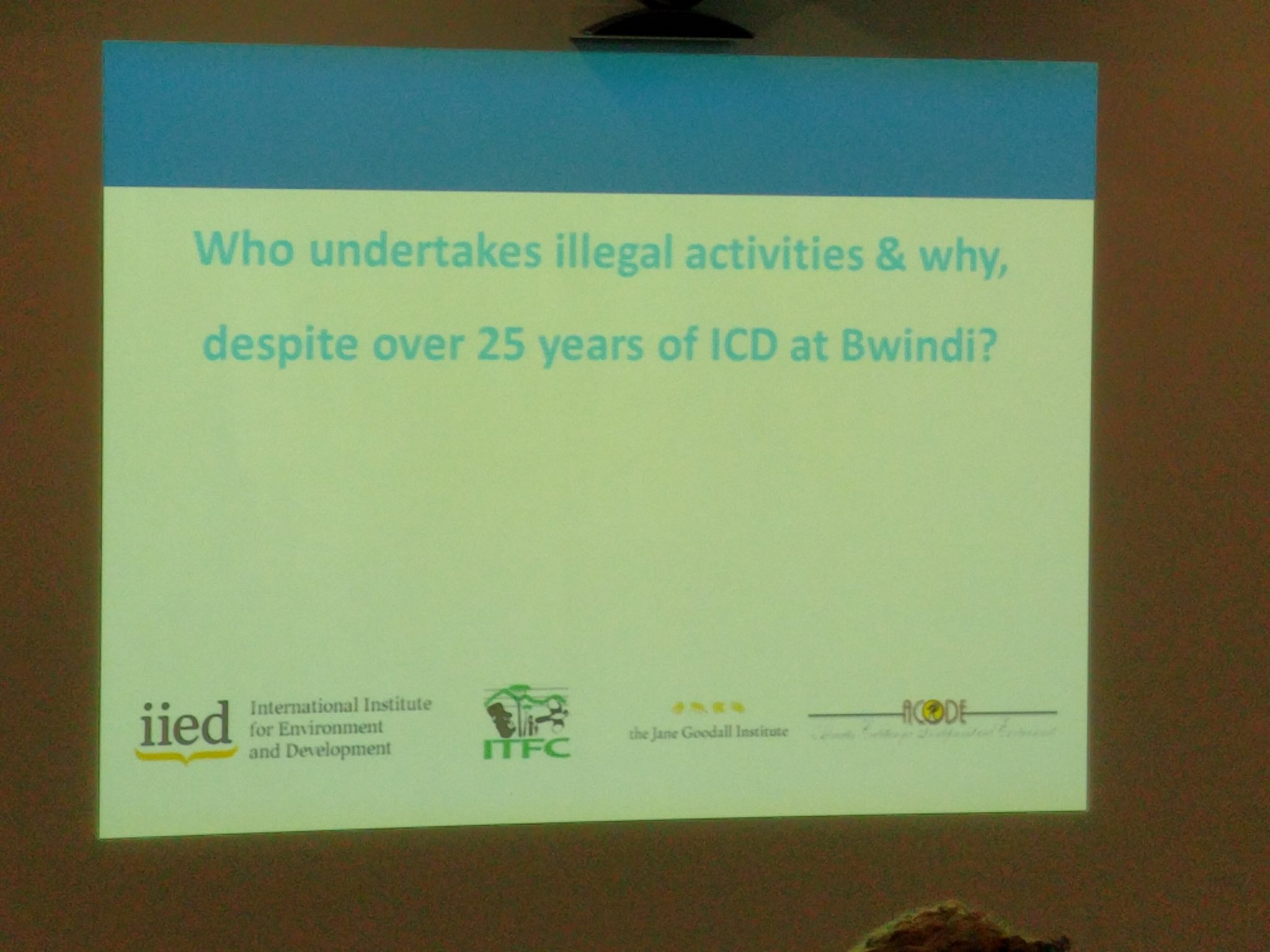 Learning about the indirect questioning technique used in the integrated conservation & development project at #Bwindi now. https://t.co/8cp1qvzChr